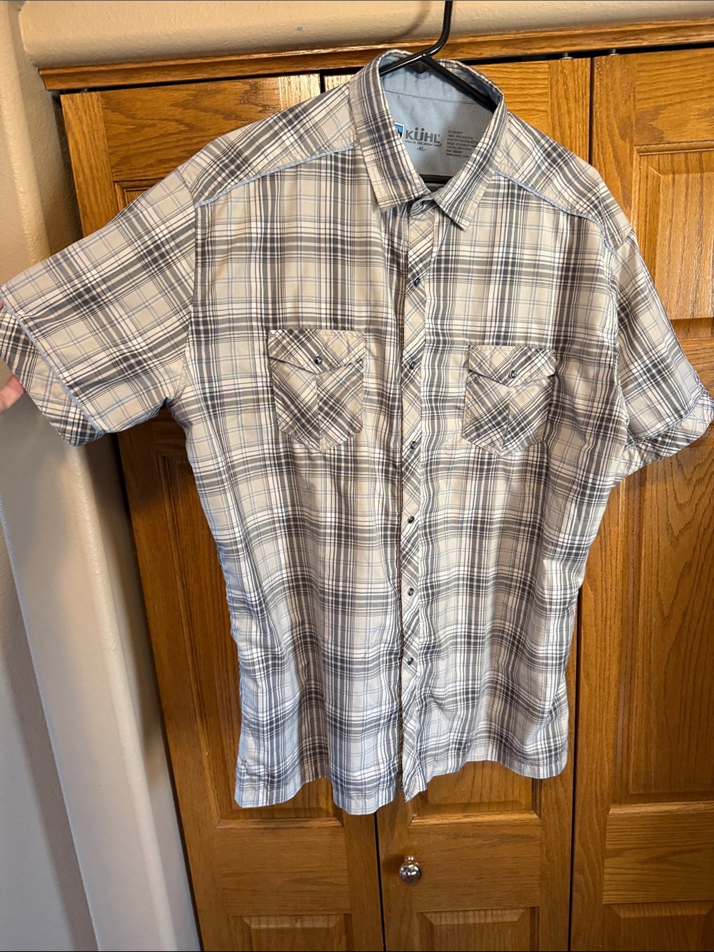 Kuhl Men's Short Sleeve Plaid Button-Down Shirt in Light Gray and Blue